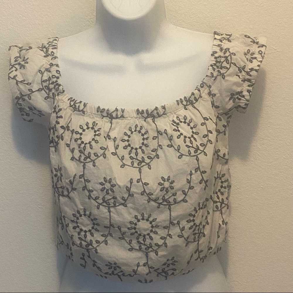 GUESS White & Black Eyelet Short Sleeve Crop Top Sz Small